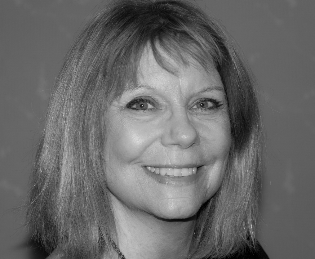 صورة المؤلف نانسي هولدر